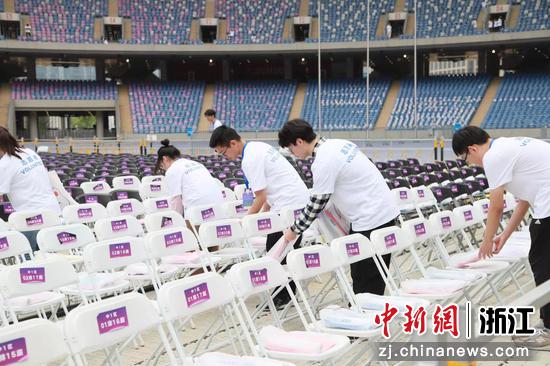 志愿者在测试赛中工作。mk官方网站_mk(中国)供图 志愿者在测试赛中工作。mk官方网站_mk(中国)供图