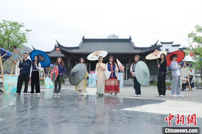 mk官方网站_mk（中国）“创遗”社会实践团 黄荷淼 摄